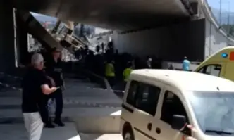 Мост в ремонт се падна в Гърция (ВИДЕО)