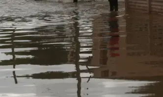 Проливни дъждове наводниха Ню Йорк (ВИДЕО)