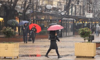 Дъжд и застудяване, кодове за опасно време в почти цялата страна