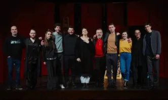 Жоро от Остава подари песен на спектакъла Вечеря за глупаци, поставен от Евгени Будинов в хасковския театър (ВИДЕО)