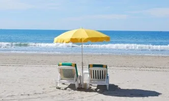 Чадърите и шезлонгите ще са безплатни на 25 плажа у нас