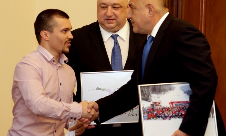 Министър Кралев представи Алберт Попов на премиера Борисов и министрите от кабинета - Tribune.bg
