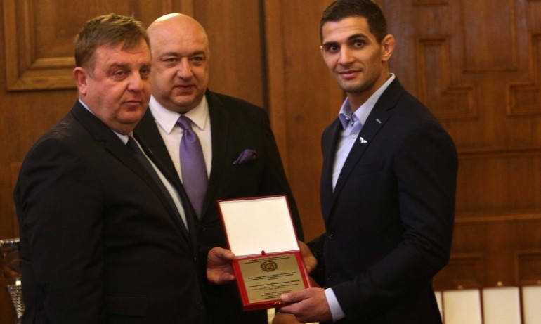 Министрите Кралев и Каракачанов наградиха най-добрите спортисти на Министерството на отбраната за 2019 г. - Tribune.bg