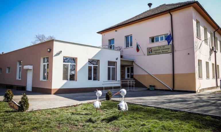 Класни стаи на открито ще посрещнат децата от 171 Основно училище в Нови Искър - Tribune.bg