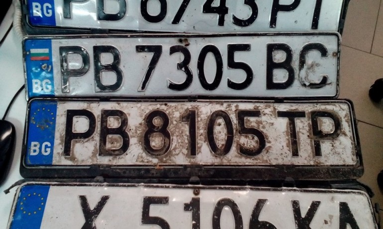 Над 30 регистрационни номера на автомобили изплуваха след наводнението в Пловдив - Tribune.bg