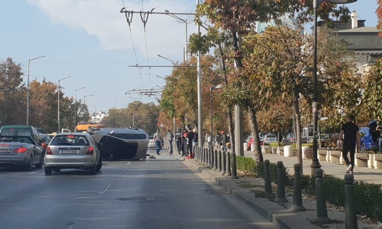 Жестока катастрофа пред Софийския университет (СНИМКИ) - Tribune.bg