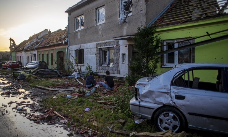 Жертви, ранени и разрушения след торнадото в Чехия (СНИМКИ И ВИДЕО) - Tribune.bg