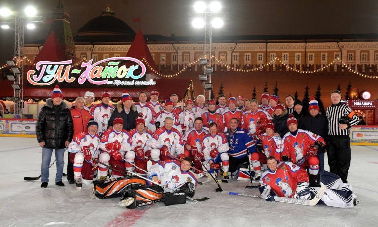 Путин се развихри в традиционния мач от Нощната хокейна лига (СНИМКИ) - Tribune.bg