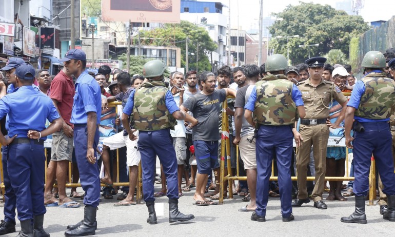 По време на литургия в Шри Ланка: Над 100 жертви на 6 взрива в църкви и хотели - Tribune.bg