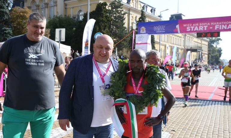 Министър Кралев награди победителите в Софийския маратон - Tribune.bg
