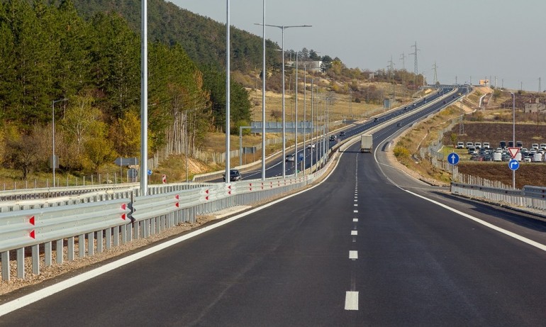 Приключи строителството на първия участък от АМ Европа между Драгоман и Сливница (СНИМКИ) - Tribune.bg