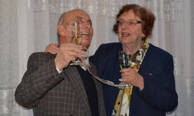 86 златни двойки подновиха брачната си клетва в Казанлък - Tribune.bg