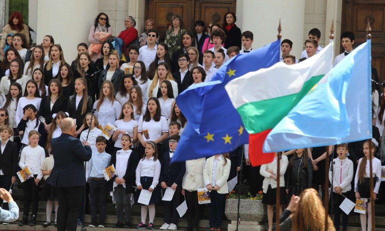 България отбелязва 24 май с тържествени шествия (ГАЛЕРИЯ) - Tribune.bg