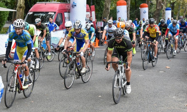 Стотици колоездачи се включват във Вело 2019 в Габрово, Варна и Русе - Tribune.bg