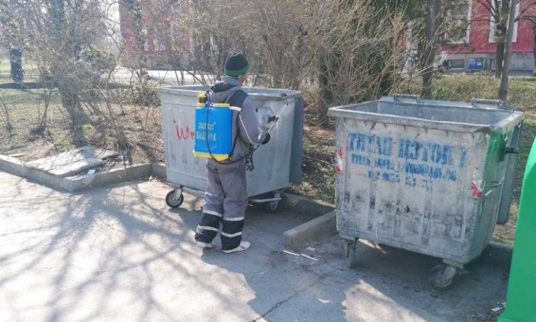 Продължава дезинфекцията на подлези, контейнери за отпадъци и миенето на улици в София - Tribune.bg