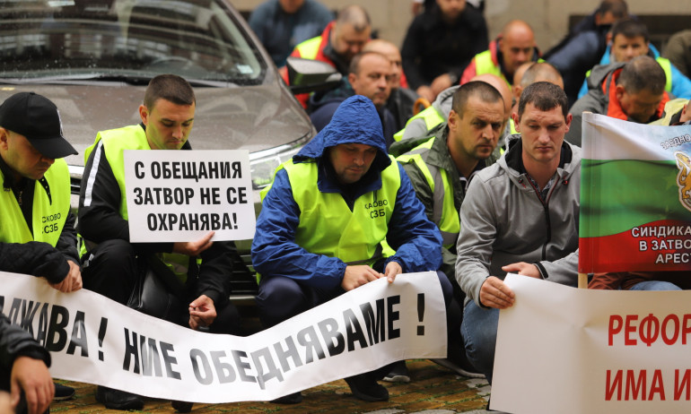 Протест на полицаи и надзиратели: В сектор Сигурност сигурна е само... несигурността - Tribune.bg