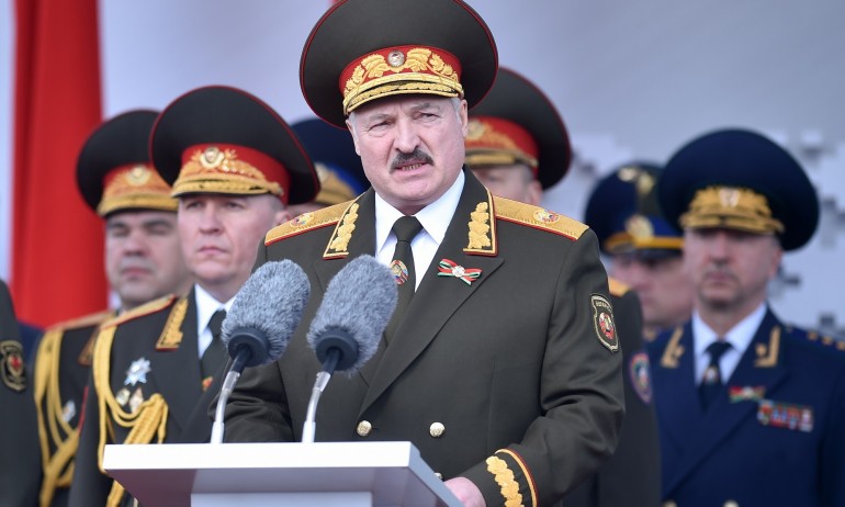 Напук на пандемията: Беларус проведе военен парад - Tribune.bg