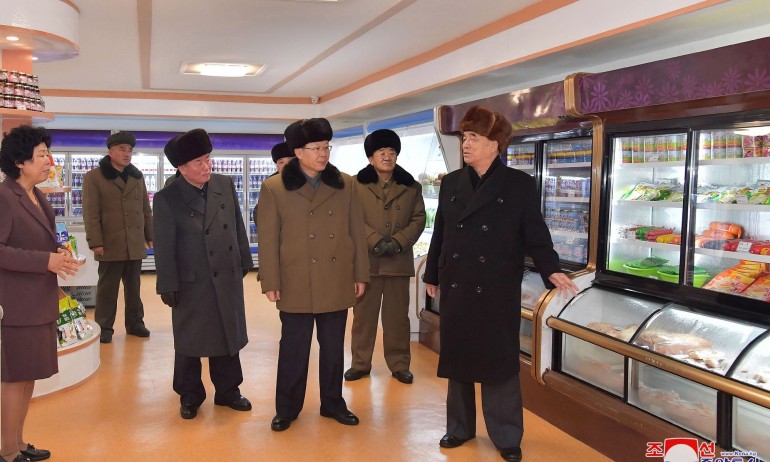 Ким Чен Ун откри модерен град в свещената планина на Северна Корея - Tribune.bg