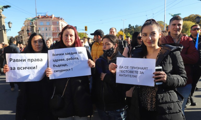 Бизнесът протестира: В София блокираха Орлов мост, в Хасково – зазиждат с тухли Областната администрация - Tribune.bg