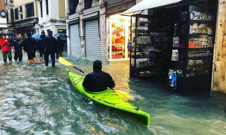 Венеция е под вода (СНИМКИ/ВИДЕО) - Tribune.bg