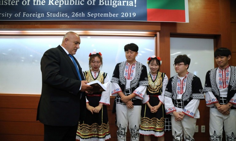 Борисов беше удостоен с почетен знак от Университета за чужди езици Ханкук - Tribune.bg