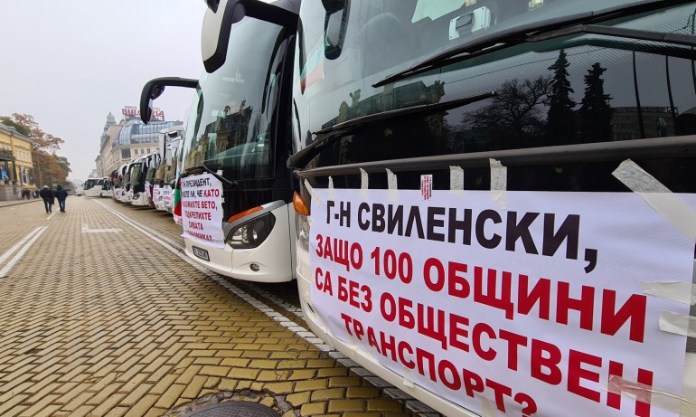 Блокада на таксита и автобуси в центъра на София заради ветото на Радев - Tribune.bg