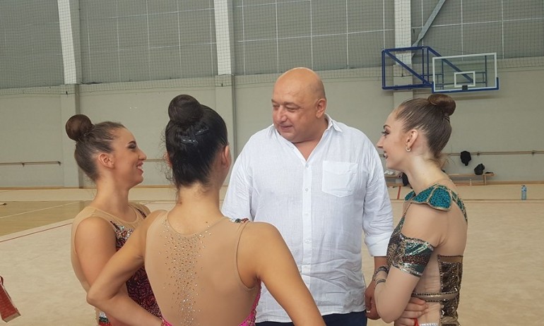 Министър Кралев изгледа съчетанията на Златните момичета дни преди Световното първенство (ГАЛЕРИЯ) - Tribune.bg