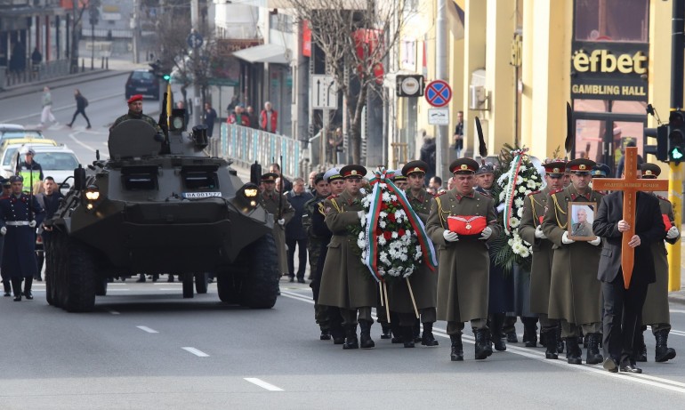 Траурно шествие в памет на ген. Андрей Боцев - Tribune.bg