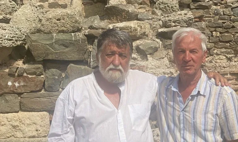 Вежди Рашидов разгледа най-новите археологически открития на остров Свети Иван - Tribune.bg