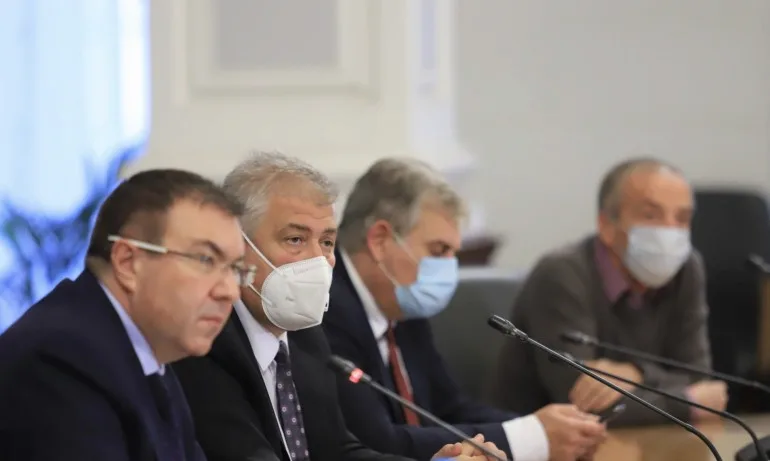 Министър Ангелов: Наблюдава се трайна тенденция за повишаване на излекуваните пациенти - Tribune.bg