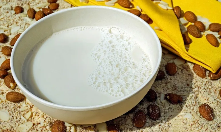 Как да си приготвите бадемово мляко - Tribune.bg