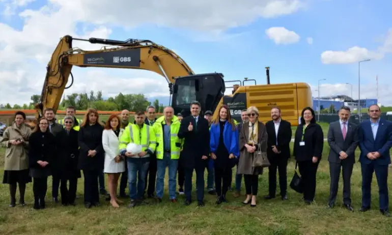 Отварят 1000 нови паркоместа на Терминал 2 на летище София - Tribune.bg