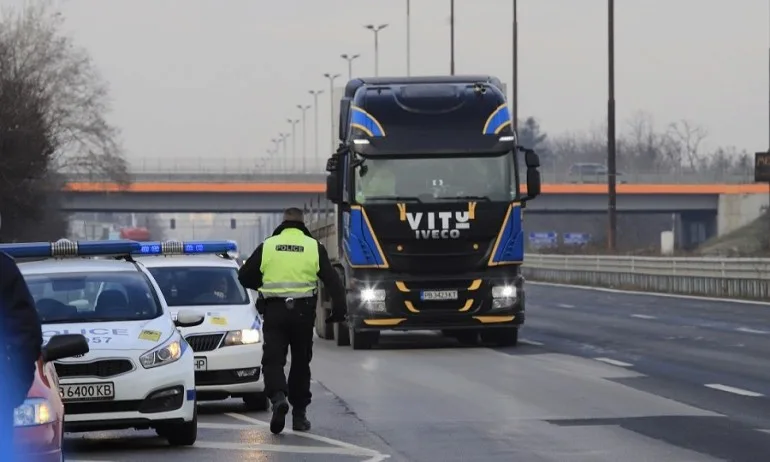 Пътна полиция с нова акция, проверяват камиони и автобуси - Tribune.bg