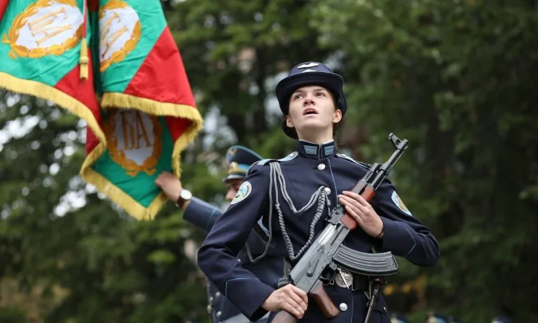 Каракачанов: Във ВВВУ Г. Бенковски се състоя тържествен ритуал по полагане на военна клетва след 22 г. прекъсване - Tribune.bg
