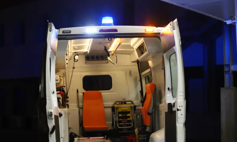 Спешна помощ след случая с бития шофьор на линейка: Не можем да ходим въоръжени с бухалки и сопи - Tribune.bg