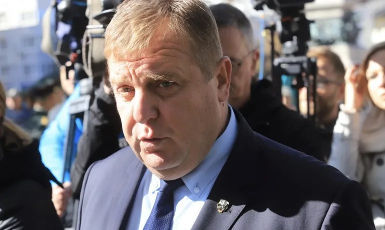 Каракачанов за случилото се пред ВМРО: Това беше умишлено търсена поровокация - Tribune.bg