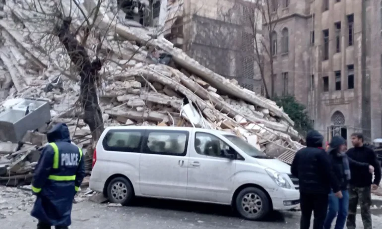 В епицентъра на земетресението: Тежка е ситуацията в град Пазарджък - Tribune.bg