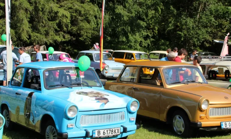 Тетевен стана столица на ретро автомобилите с марка Трабант за 10-ти юбилеен път - Tribune.bg