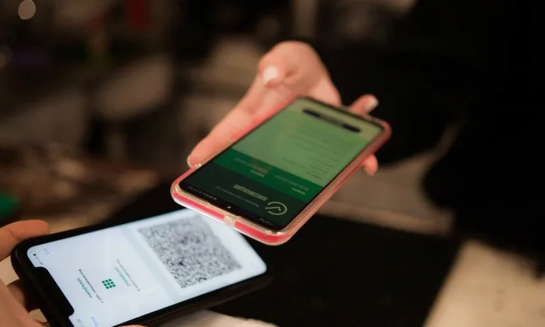 Заради мерките на Кацаров: Опит за протестно нахлуване в столичен мол - Tribune.bg