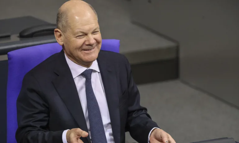 Ход камикадзе: Шолц не получи вот на доверие, проправяйки пътя за предсрочни избори - Tribune.bg