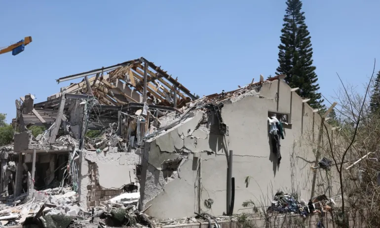 Израел нанесе десетки удари по командни центрове и ракетни установки в Иран - Tribune.bg