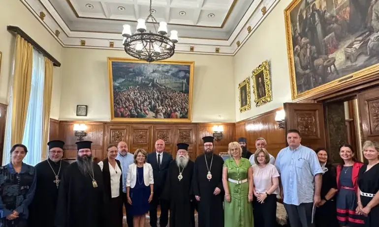 Възстановяват Експертния съвет по религия към МОН - Tribune.bg