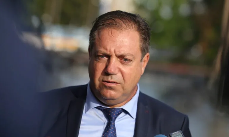 Председателят на БЛС: Стигнахме до там да виждаме мъже и жени, които чакат в таксита, за да влязат в болница - Tribune.bg