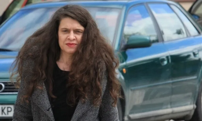 Биляна Петрова обяви в спецсъда, че е с пробити тъпанчета и не чува - Tribune.bg