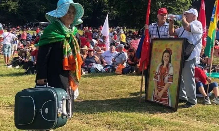 СНИМКА НА ДЕНЯ: България, Джурасик парк Бузлуджа, 27 юли 2019 г. - Tribune.bg