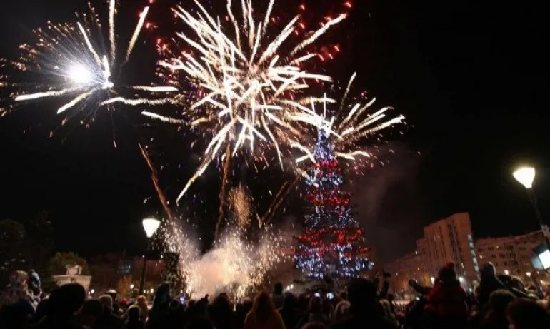 В столицата днес: Коледна елха, ретро трамвай, празничен концерт и фойерверки - Tribune.bg