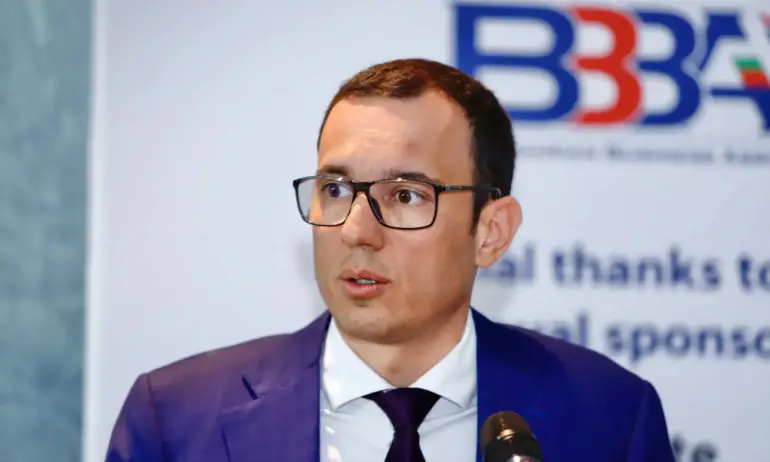 Терзиев и екипа му реорганизират движението, бус лента и велоалея Патриарх Евтимий за сметка на паркоместа - Tribune.bg