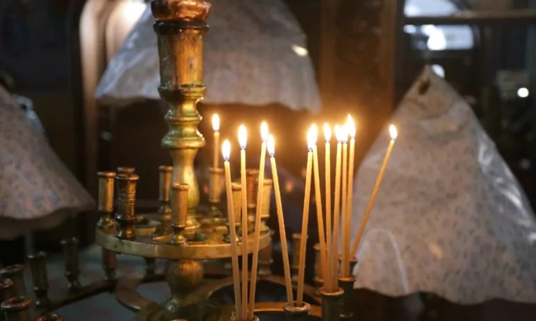 Днес е Голяма Задушница - отдаваме почит на починалите близки хора - Tribune.bg