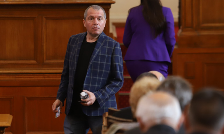 Тошко Йорданов: Петков да спре да звъни на депутатите ни, никой от тях не е труженичка на магистрала - Tribune.bg