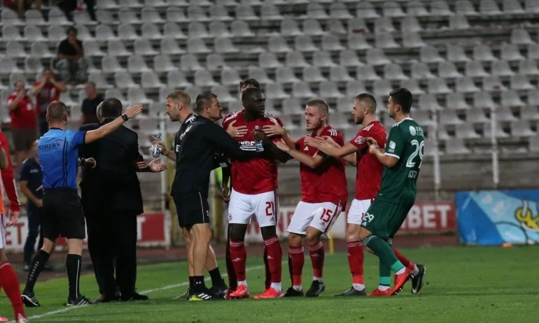 Дисциплинарната комисия отложи разглеждането на расисткия скандал - Tribune.bg